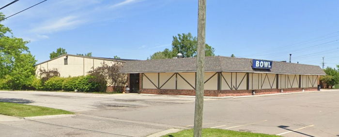 Woodhaven Bowl-A-Rama (Woodhaven Lanes) - 2019 Street View (newer photo)